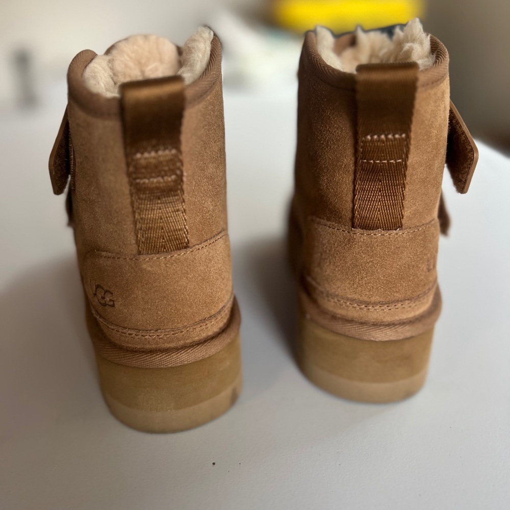 UGG Kids Neumel Double-Strap Warm-Lined Platform Booties - Chestnut color - Picture 5 of 7